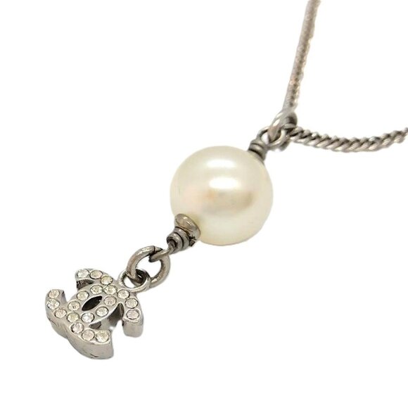 CHANEL Pearl Logo Necklace - Picture 3 of 7